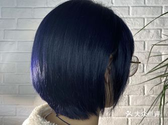 今日给各位小伙伴安利一款秋冬季节，超级有质感的发色