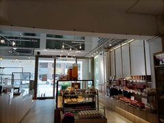 -顶东面包花园·生日蛋糕(世博店)