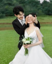 -喜爱高定婚纱摄影