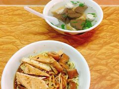 -松树干拌面店