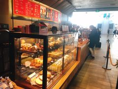 面包甜点陈列柜-星巴克(深圳北站B5检票口)