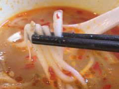 -黄利砖万峰林布依特色酸笋牛肉馆