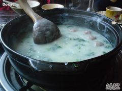 被我们下了菜心粒和肉丸的粥底-顺德一品粥·20年凤城老字号(芳村店)
