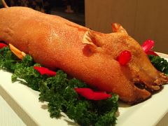 鸿运乳猪-汕头龙光喜来登酒店-采悦轩中餐厅