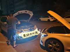 -奔驰北京极光星徽(四元桥店)
