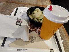 -荀记肉夹馍(三八家乐福店)