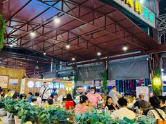 -三亚火车头万人海鲜广场