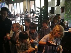 等位区-Geneva日内瓦餐厅(西郊宝成花苑店)