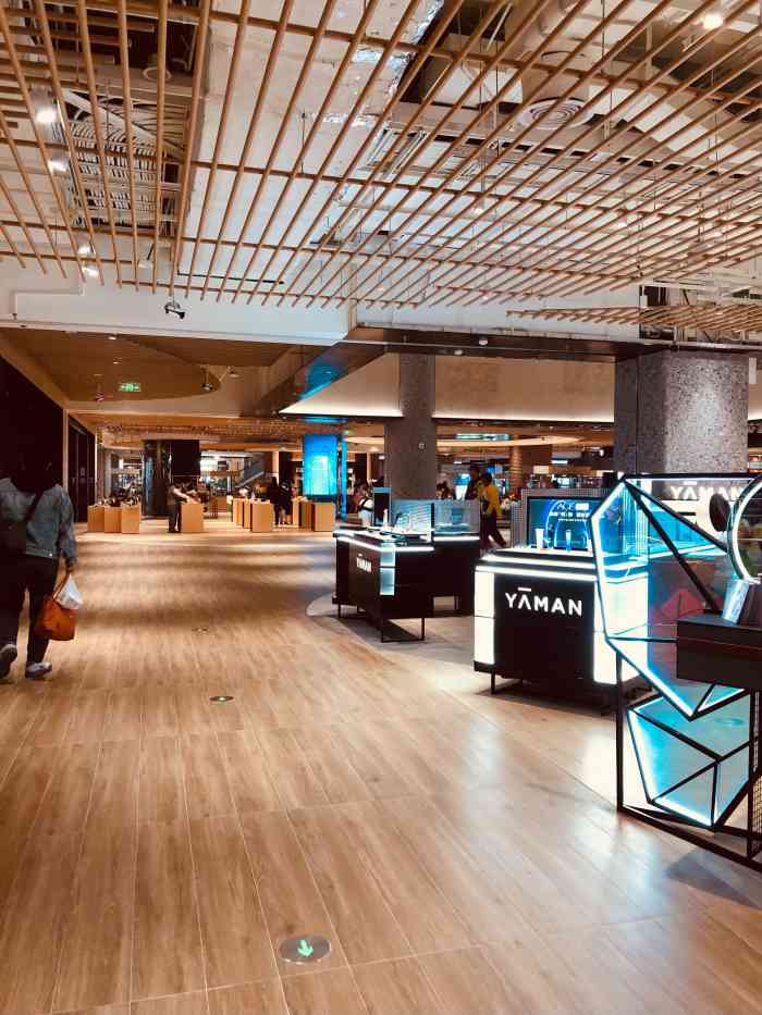 伊势丹(南京路店)-"托人代购了一个fion的包包,拿去伊势丹.