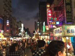 -六合夜市