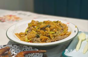 Old Jar Sichuan-style Pickled Cabbage and Beef Stir-fried Handmade Noodles