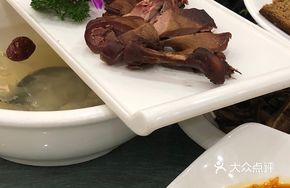 Saucy Duck Bites