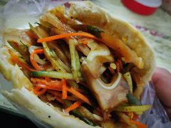 锅盔夹猪耳-小陈方酥锅盔(古城总店)