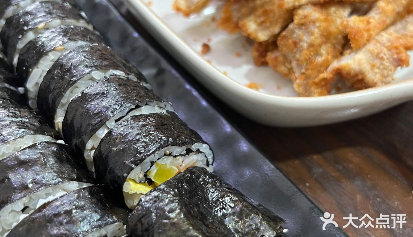 同事介绍说是朝鲜族人开的，夫妻小店看着普普通通