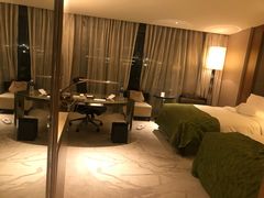 -上海滴水湖皇冠假日酒店