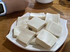 -黄利砖万峰林布依特色酸笋牛肉馆