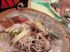 捞起乳鸽-尚竹阁冬瓜盅·18年地标美食(平洲店)