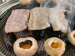 -围炉肉舍•炭烤活鳗•丹东海鲜烤肉(步行街店)