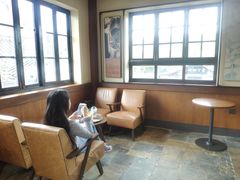 靠窗位-星巴克臻选(成都宽窄巷子店)