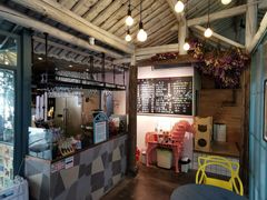 -喵屿·大理花园猫咖