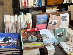 -荒岛书店(黄县路店)