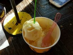 -莓园冰淇淋店