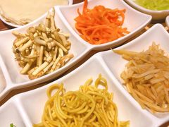 狮峰路三姨妈丝娃娃-怪噜范·老贵阳街头名小吃(鸿通城店)