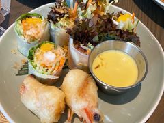 酥炸老虎虾香芒米纸卷配榴莲汁-CHINCHIN 青青·泰国料理(万象食家店)