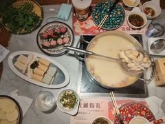 -尚尚仙·酸汤猪手·猪肚鸡火锅(华联万柳购物中心店)