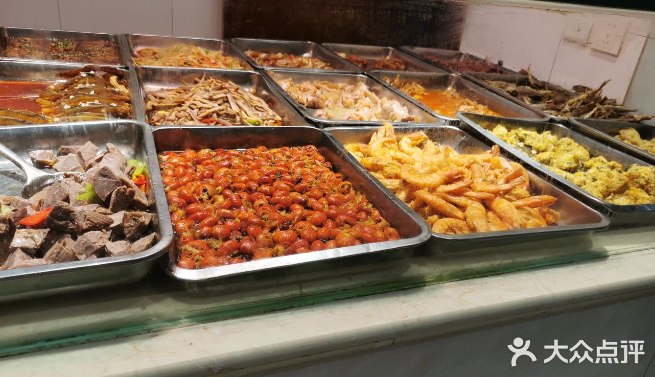 18块12个贼大的饺子，里面的馅料也很丰富