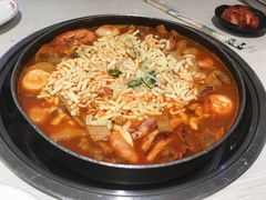 -三清洞摩西韩式年糕火锅(威高广场店)