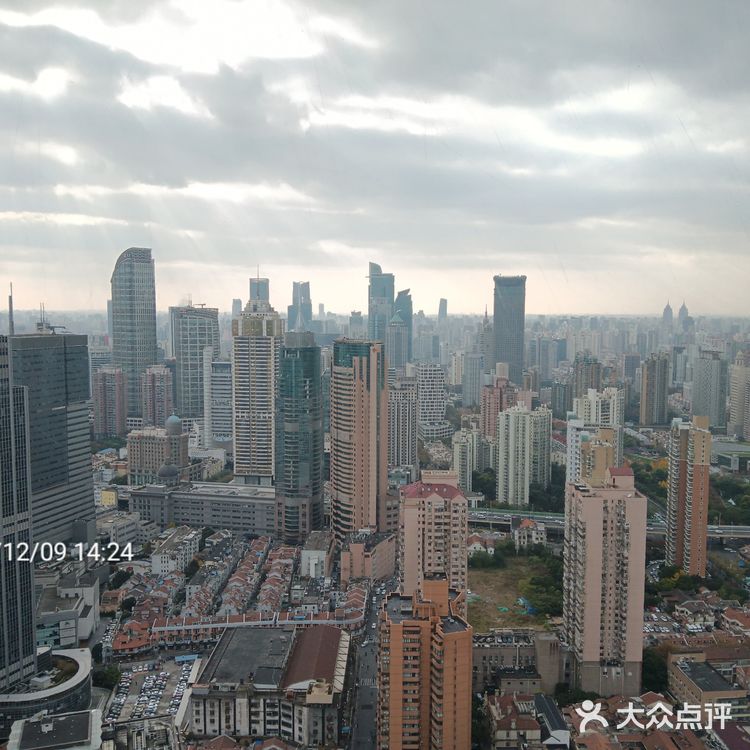 上海市南京路新世界丽笙大酒店45层旋转餐厅