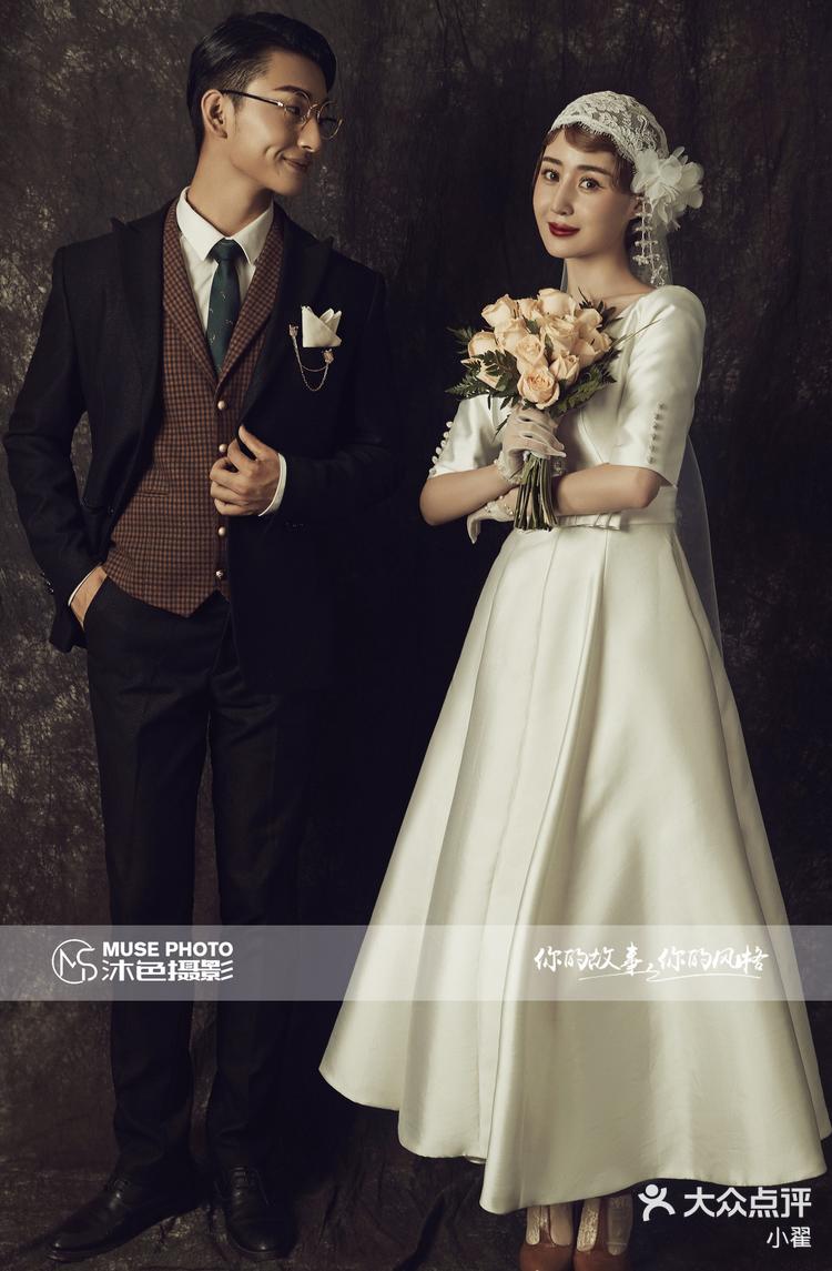 关注 复古婚纱照, 拍了一组复古婚纱照,暗色系的背景是老公非常喜欢的