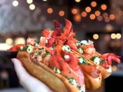 -Pinchy's Lobster & Champagne Bar