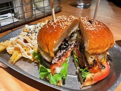 -三勾JJJ Burger&Coffee(梅溪湖店)