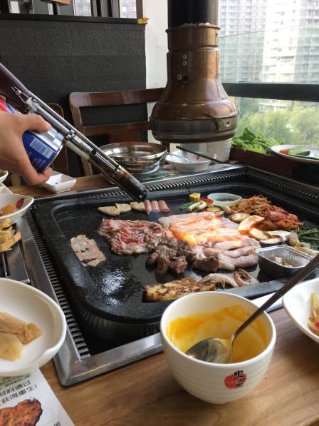 火炉火炭火烤肉(望京凯德mall店)-"服务挺好的,也很实惠,200块吃的饱