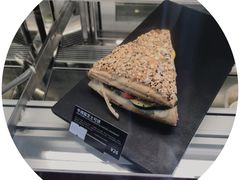 -星巴克臻选(盐城金鹰聚龙湖店)