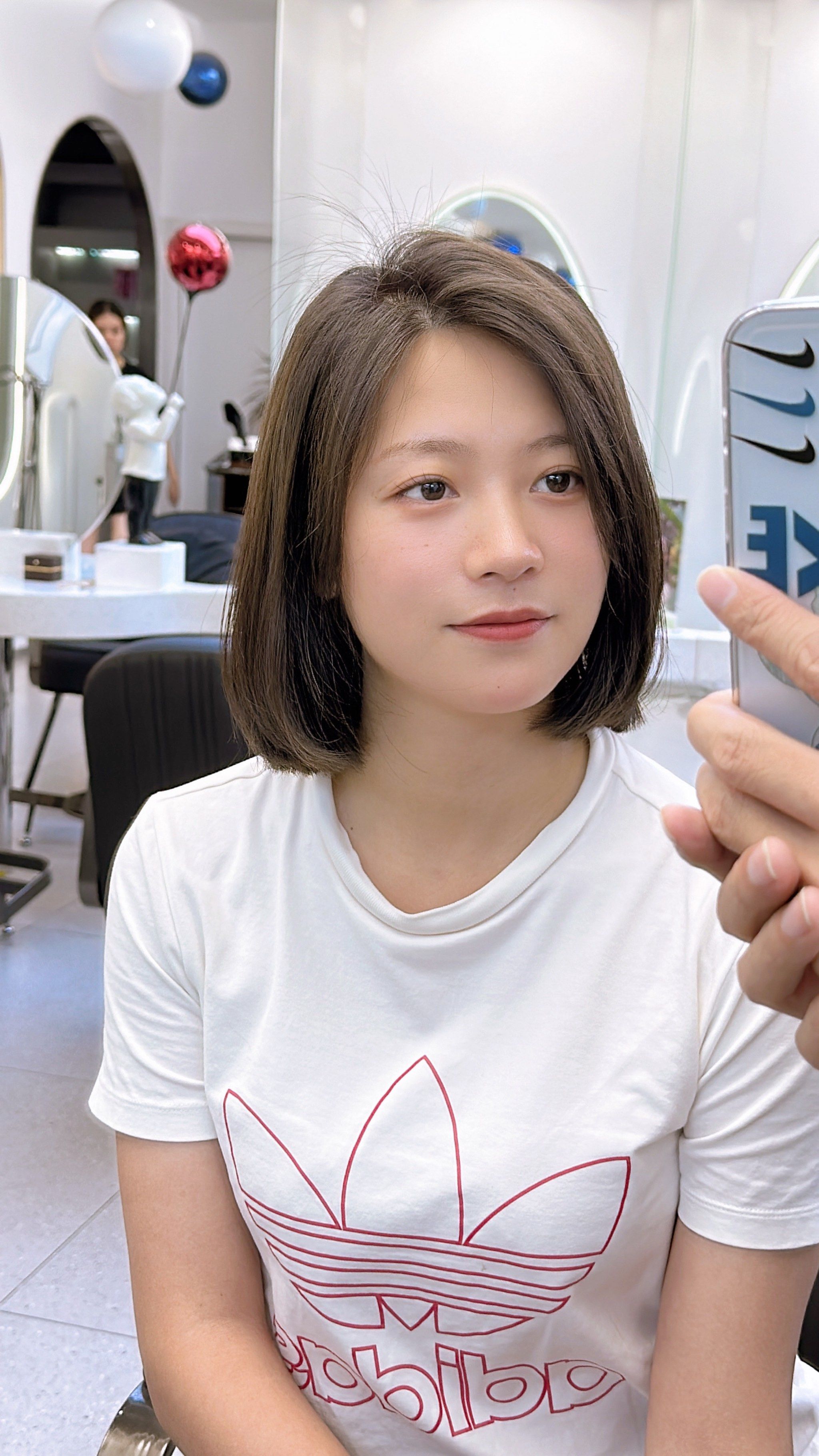 夏天剪个短发吧 #剪短长发剪短牵挂#深圳发型设计 
不挑脸型的齐肩