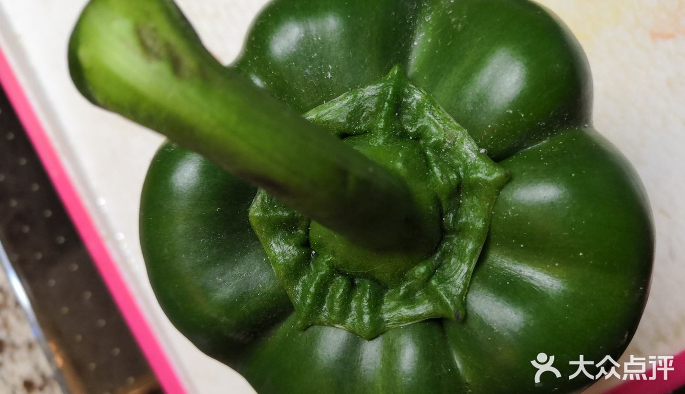 家常菜中简易的 脆绿营养的鲜椒炒鸡蛋