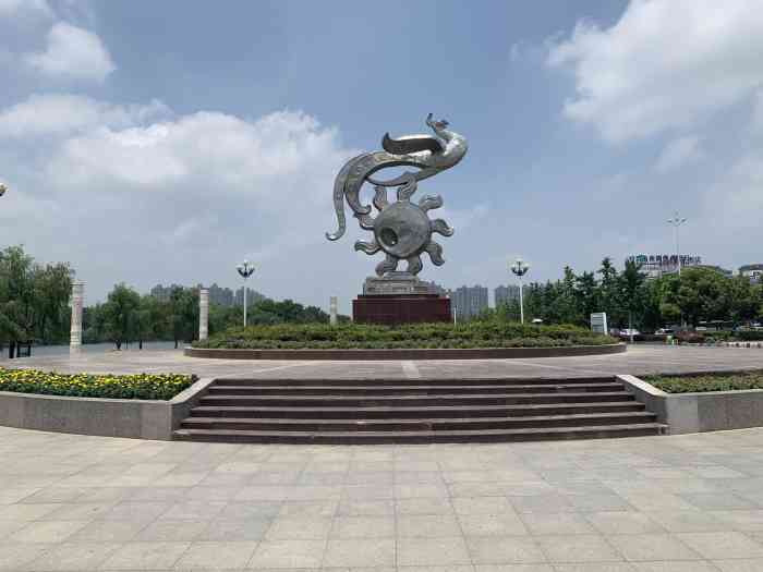 金凤广场"金凤广场位于湖北荆州市荆州区东门外,以古.