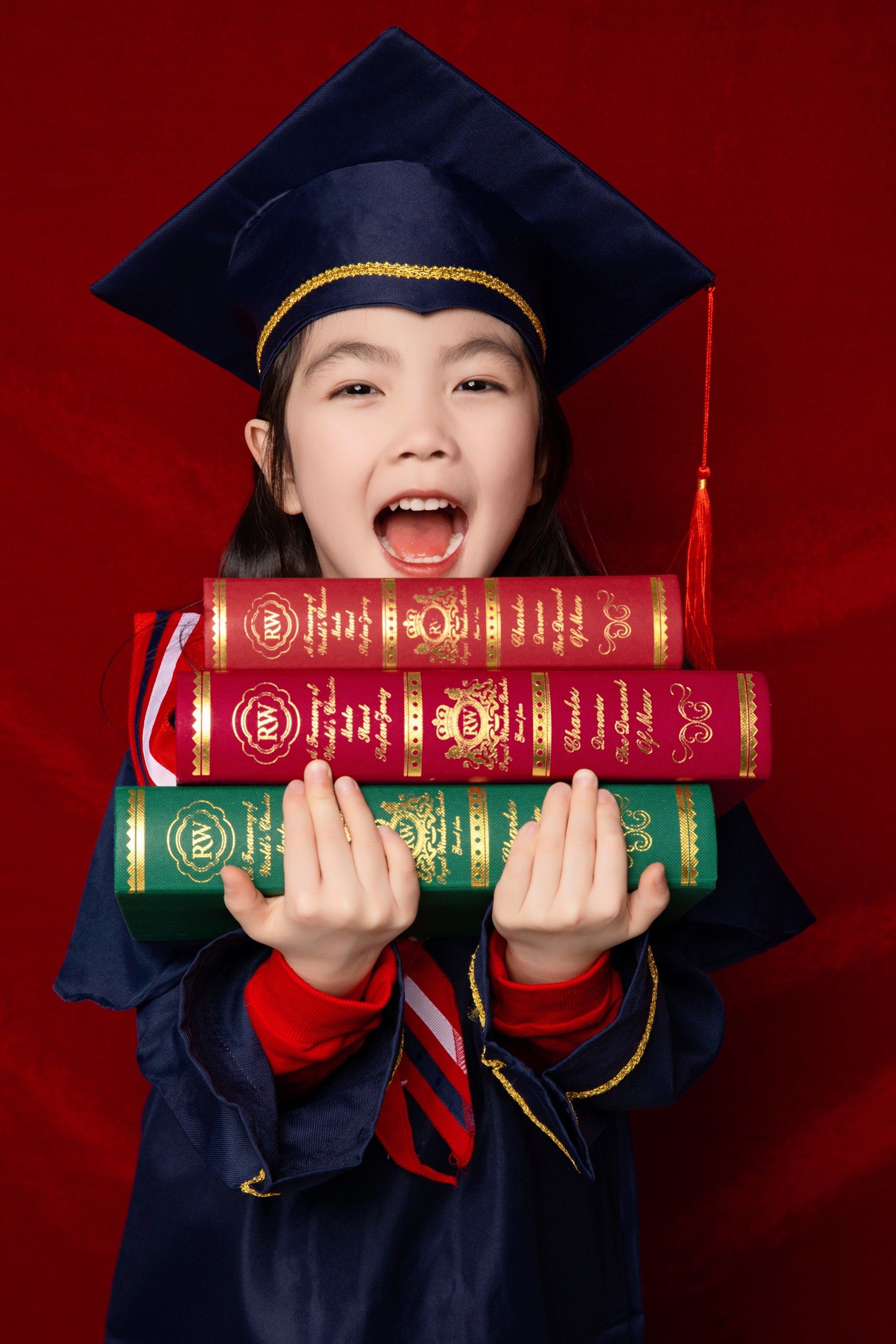 萌娃穿上博士服