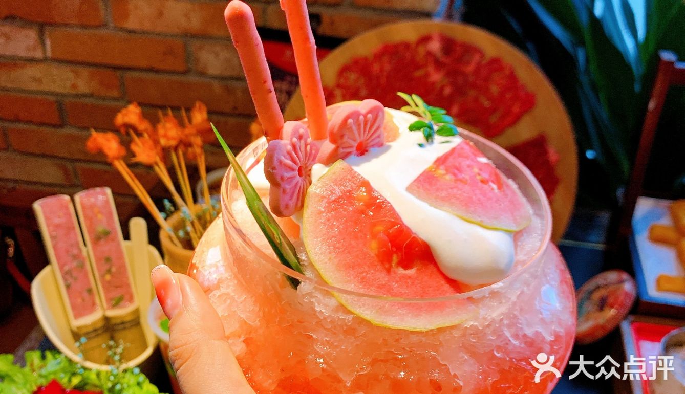 小龙虾+啤酒🍺+甜品冰沙🍧+火锅🍲组合=吼堂