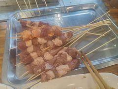 -哈尔滨小酒馆·鲜肉现穿自助烧烤(康新花园店)