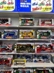 -卡通派潮品玩具折扣仓(青岛新城吾悦广场店)