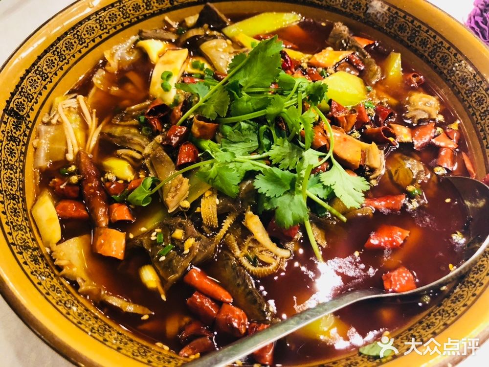 店庆时候去，中午2点以后这边的食堂都不营业了