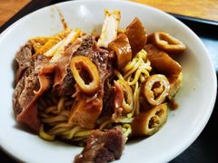 -松树干拌面店