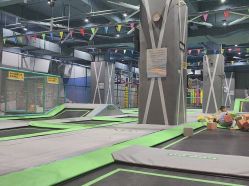 -反弹蹦床公园·亲子乐园·团建·派对(尚品奥莱店)