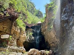 -大平台龙居瀑布旅游区