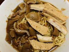 -松树干拌面店
