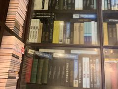 -钟书阁(松江泰晤士小镇店)